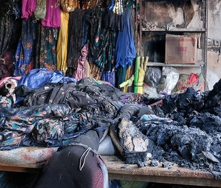 واحد پارچهفروشی و تولید لباس محلی سیسخت در آتش سوخت+تصویر و فیلم