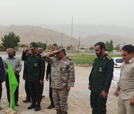 ادای احترام فرمانده تیپ ۴۸ فتح به شهید سید نوید موسوی