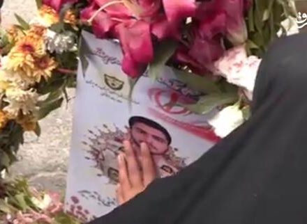 فیلم/ لحظه وداع خانواده‌های شهدا مرزبانی