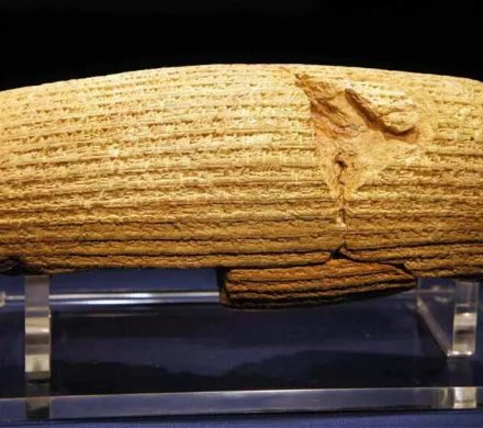 ستایش یک ‌مرجع تقلید از «‎منشور حقوق بشری کوروش»