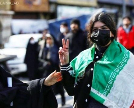 جنجال لایجه جدید حجاب / «روبوسی» در انظار عمومی هم «جرم» شد / جریمه «میلیاردی» در انتظار سلبریتیها