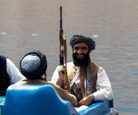 روزنامه جمهوری اسلامی به دولت رئیسی: طالبان عددی نیستند که از ما باج بگیرند /چرا آنها را به جلسات دعوت می کنید؟