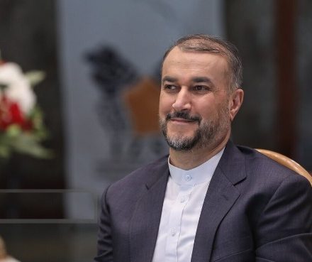 امیرعبداللهیان: نزدیکی تهران و ریاض تنها یک توافق تاکتیکی نیست / عربستان سرمایه‌گذاری اقتصادی در ایران را در اولویت قرار داده / مطالبات بیش از حد طرف مقابل مانع پیشرفت مذاکرات برجامی شد / پیام‌ها و تبادلات شفاهی بین ما و آمریکایی‌ها از طریق میانجیگران وجود دارد