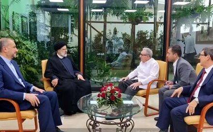 فیلم/ دیدار رئیسی با رهبر معنوی کوبا