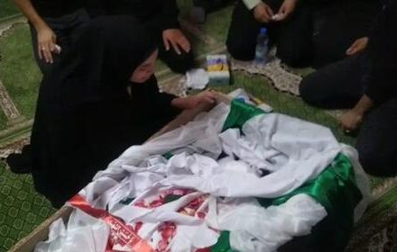 فیلم/ دردودل همسر «شهید وحیدی» با پیکر شهید