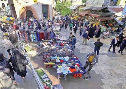 فیلم/دستفروشی خبرنگار صداوسیما در خیابانهای تهران!