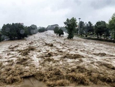 آخرین وضعیت سیل و بارندگی در جنوب سیستان و بلوچستان / سد زیردان و شی کلگ قصرقند سیستان و بلوچستان سرریز شد/ بیش از ۱۱۰ روستا در محاصره سیل