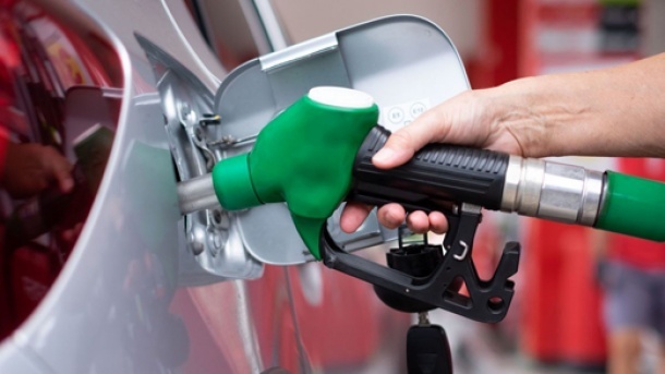 قیمت بنزین در سال آینده افزایش می یابد؟