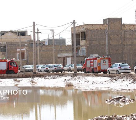 رهاسازی ۴ خودرو گرفتار در سیلاب در یاسوج