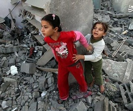 فیلم/ سرگرمی کودکان فلسطینی در میان آوارهای غزه