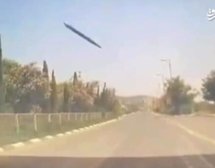 فیلم/ لحظه اصابت موشک شلیک شده به کریات شمونه