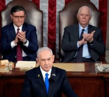 پالتیکو: اسرائیل به آمریکا فشار آورده تا زودتر سلاح دریافت کند