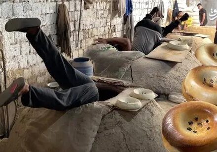فیلم/ روش دیدنی پخت نان در سمرقند