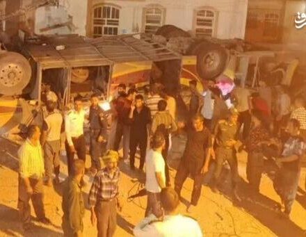 فیلم/ لحظه واژگونی اتوبوس زائران پاکستانی در یزد