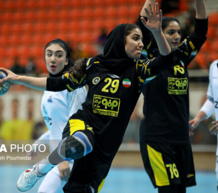 برتری بافق و لغو دیدار لارستان در هفته نهم لیگ برتر هندبال زنان