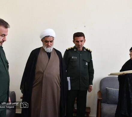 تجلیل مسئولان سپاه فتح از خانواده شهدا به مناسبت هفته بسیج + (تصاویر)