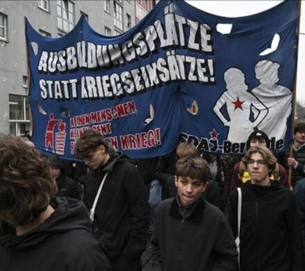 هزاران دانش‌آموز به قانون جدید خدمت سربازی آلمان اعتراض کردند