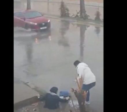 سقوط در گودال آب تا کمر!