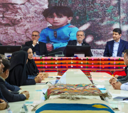 مشاهده حضور مردم در ساخت مدرسه انسان را خوشحال می‌کند