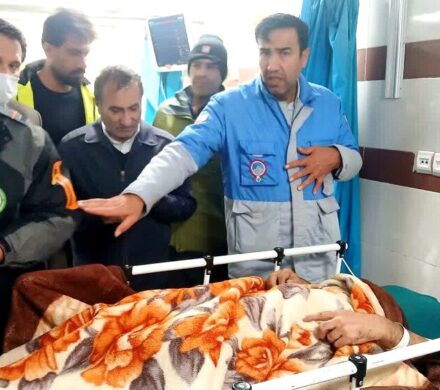 اعزام ۵ مصدوم حادثه واژگونی اتوبوس تهران- یاسوج به اصفهان با بالگرد