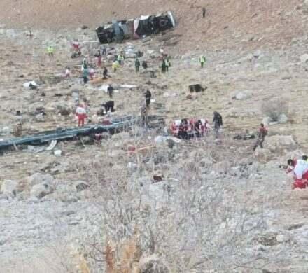 راننده اتوبوس واژگون شده تهران به یاسوج دقایقی پیش زنده پیدا شد