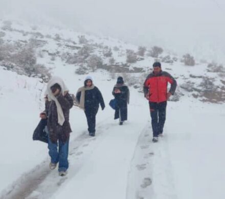 نجات ۳ بانوی گرفتار در برف در ارتفاعات شهرستان دنا