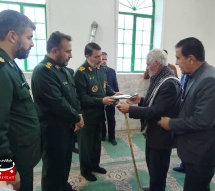 ادای احترام فرمانده سپاه فتح به مقام مرزبان شهید رحیم مجیدی مهر + (تصاویر)