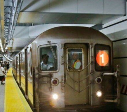 لحظه حمله وحشیانه به یک نوجوان در مترو