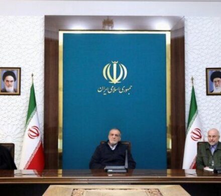 جلسه سران سه قوه به میزبانی رئیس‌جمهور/ ارائه گزارش بانک مرکزی از اقدامات معیشتی و تحولات بازار ارز