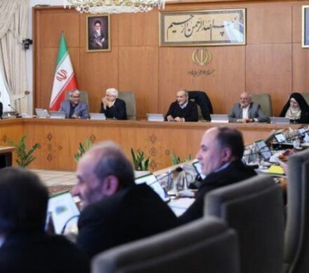 پزشکیان بانک مرکزی را موظف به تخصیص منابع مالی توسعه انرژیهای تجدیدپذیر کرد